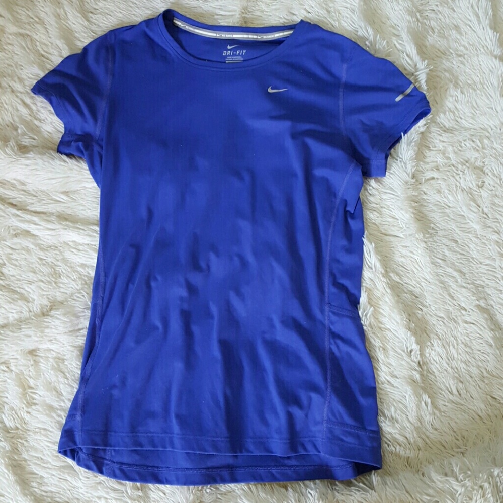Nike running large